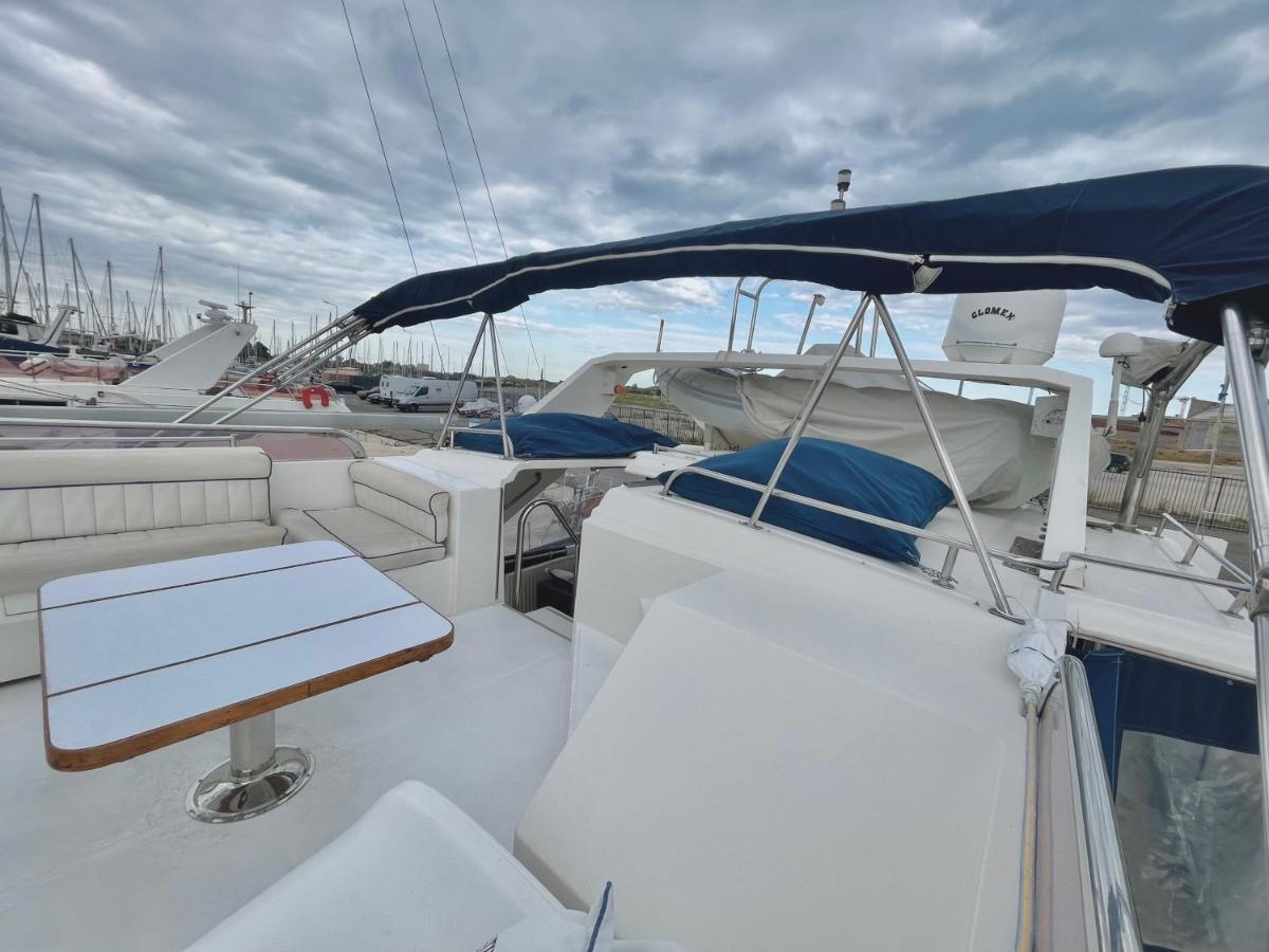Navi Yacht A Sete, 2 A 8 Couchages, Privatif Hotel Exterior photo